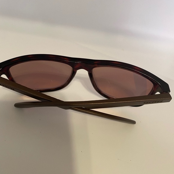 Glasses - Picture 2 of 5